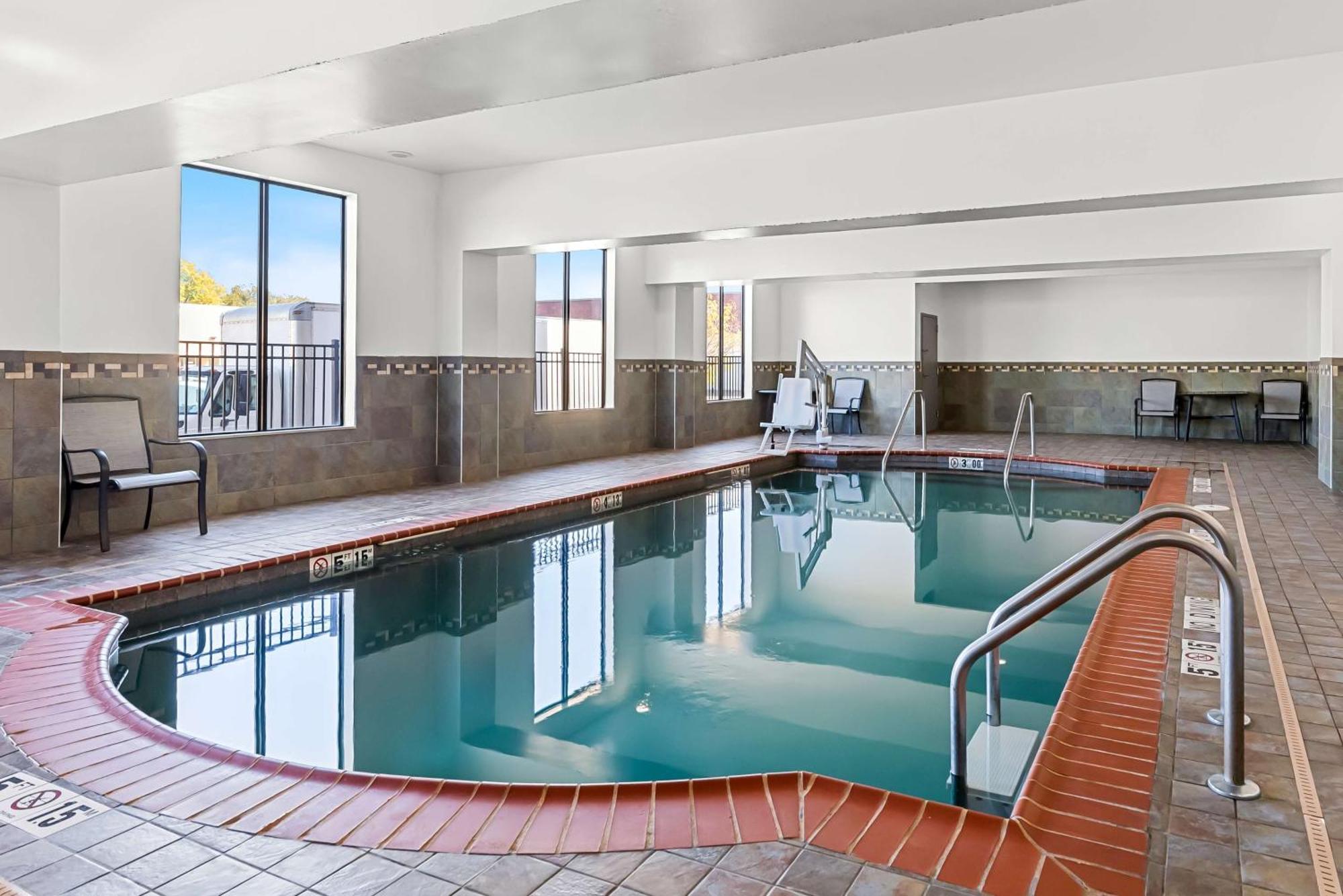 Best Western St. Louis Airport North Hotel & Suites Hazelwood Ngoại thất bức ảnh